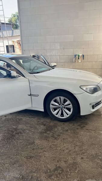 بي إم دبليو 730i 2013 - صورة 1
