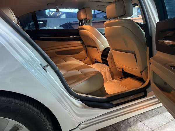 بي إم دبليو 730i 2013 - صورة 5