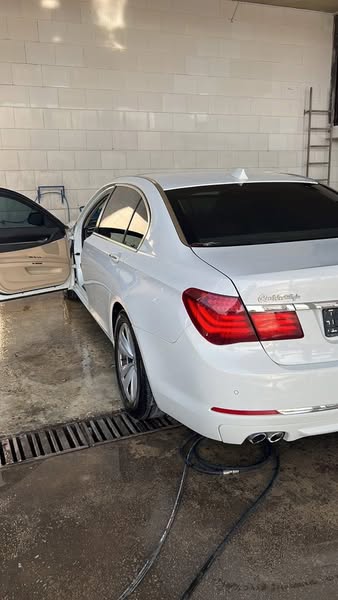 بي إم دبليو 730i 2013 - صورة 2