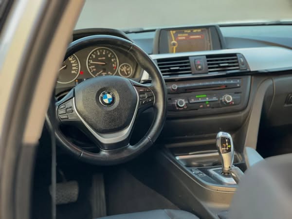 BMW 320 2012 - صورة 5