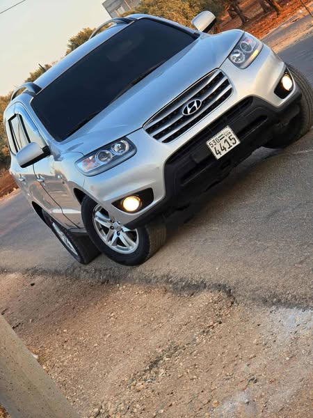 هونداي سنتافي سي إم 2012 - صورة 1