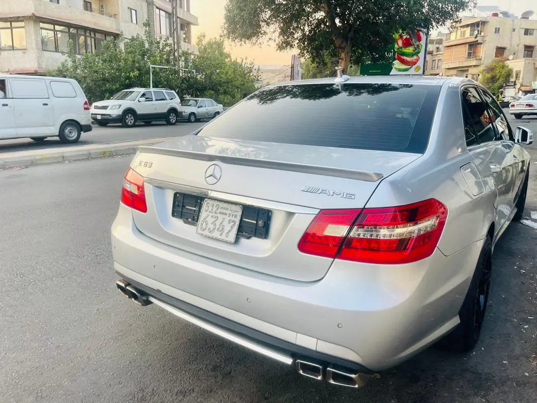 مرسيدس E 63 AMG 2011 قمة الفخامة - صورة 3