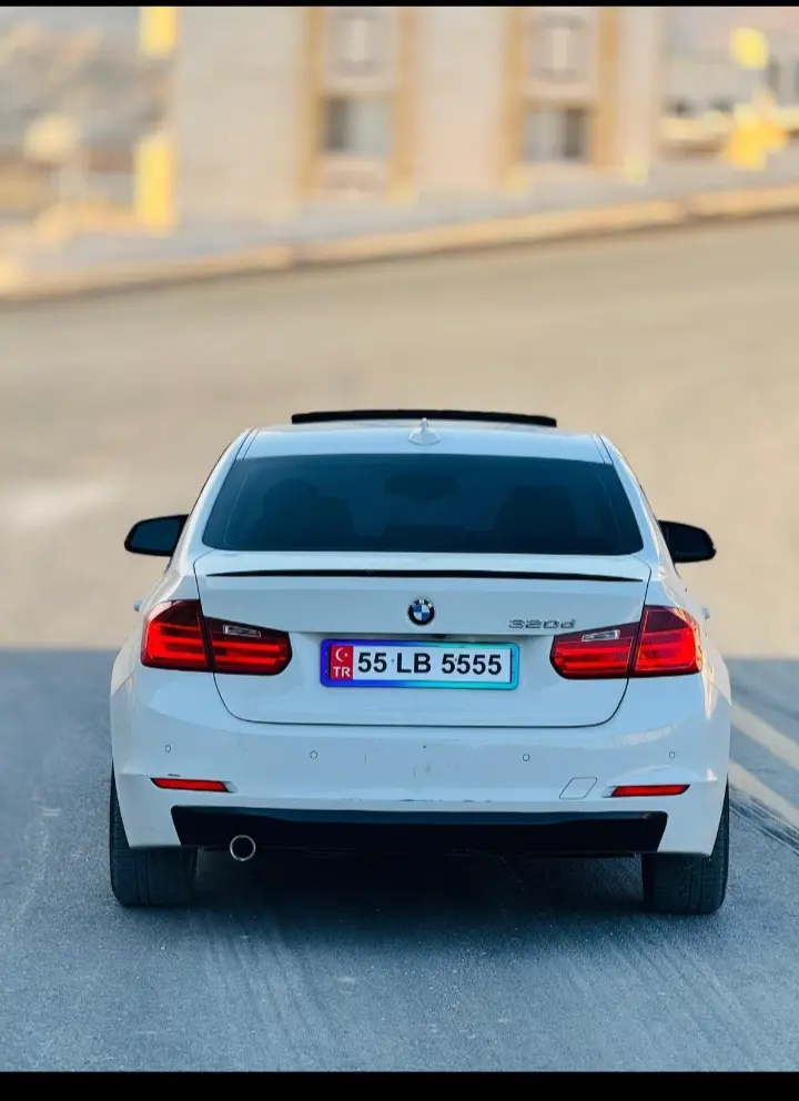 BMW 328i 2012 - فتحة سقف مميزة - صورة 3
