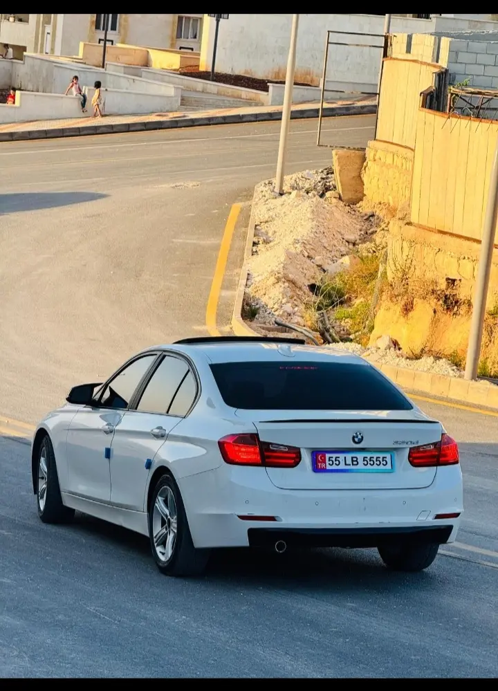 BMW 328i 2012 - فتحة سقف مميزة - صورة 5