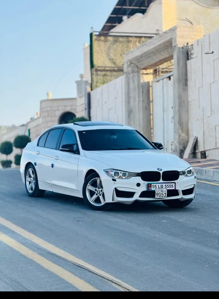 BMW 328i 2012 - فتحة سقف مميزة - صورة 6