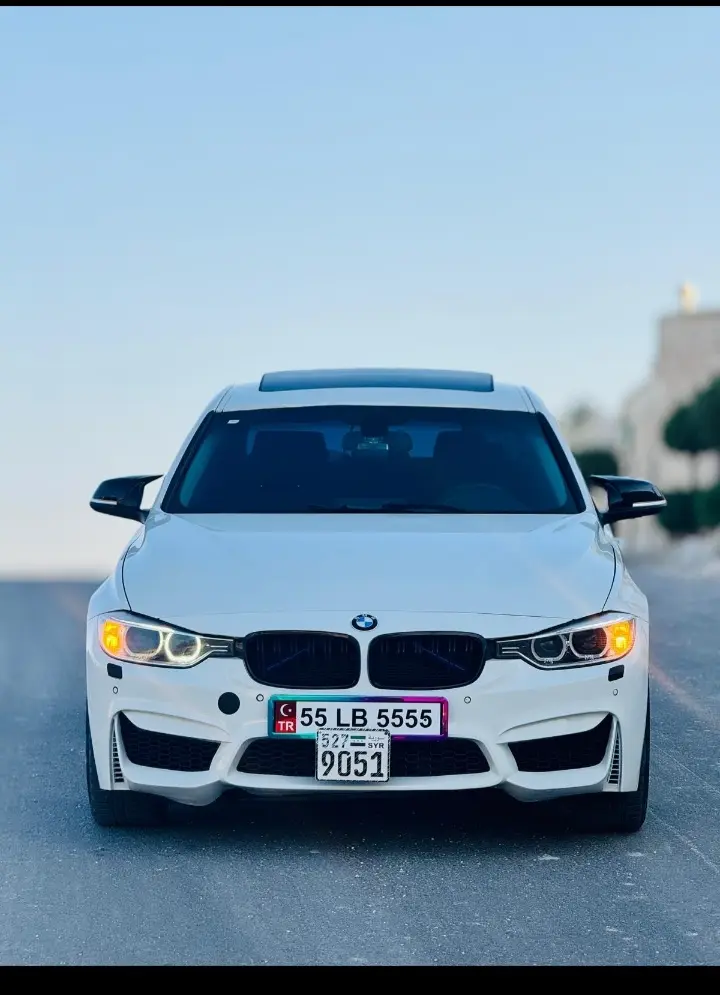 BMW الفئة الثالثة 2012 - بحالة ممتازة - صورة 1