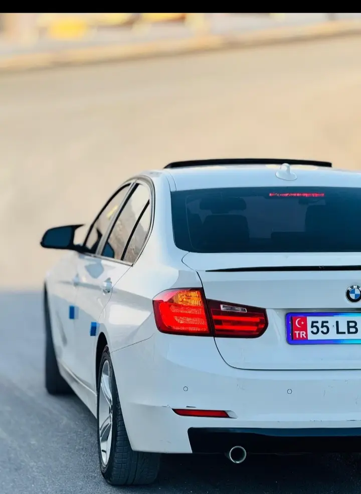 BMW الفئة الثالثة 2012 - بحالة ممتازة - صورة 2