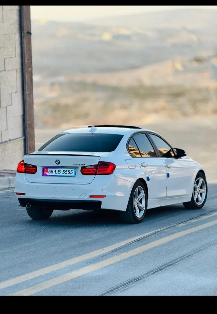 BMW الفئة الثالثة 2012 - بحالة ممتازة - صورة 5
