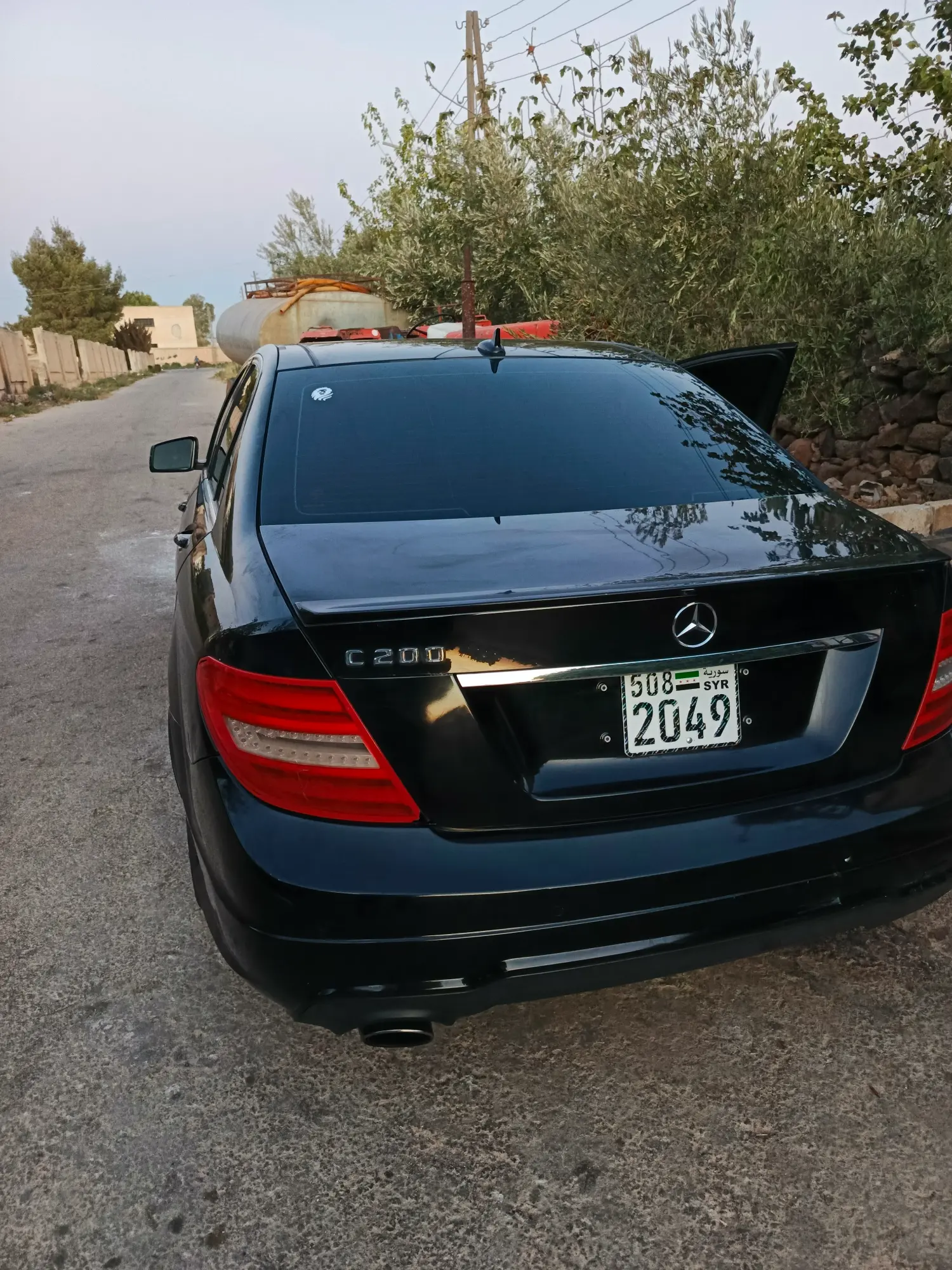 مرسيدس C 200 2014 بحالة ممتازة - صورة 2
