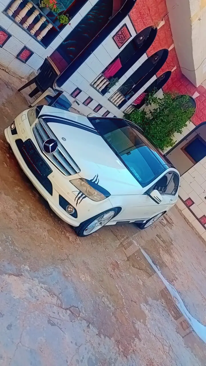 مرسيدس C-Class كوبيه 2013 بحالة ممتازة - صورة 1
