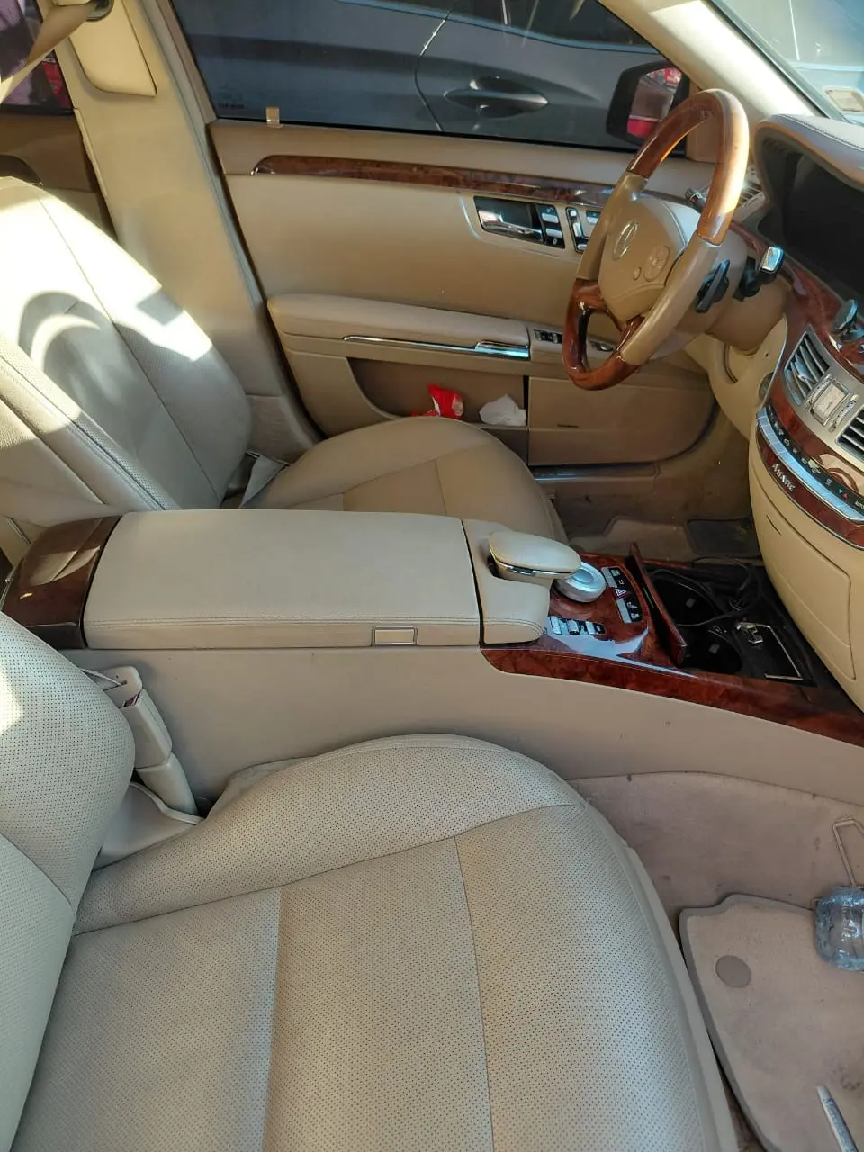 مرسيدس S 500 موديل 2011 بحالة ممتازة - صورة 3