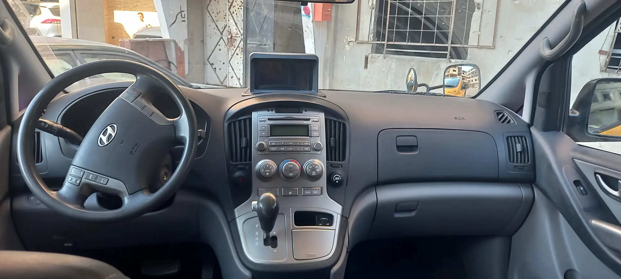 هيونداي H-1 2014 ديزل اقتصادية ومريحة - صورة 3