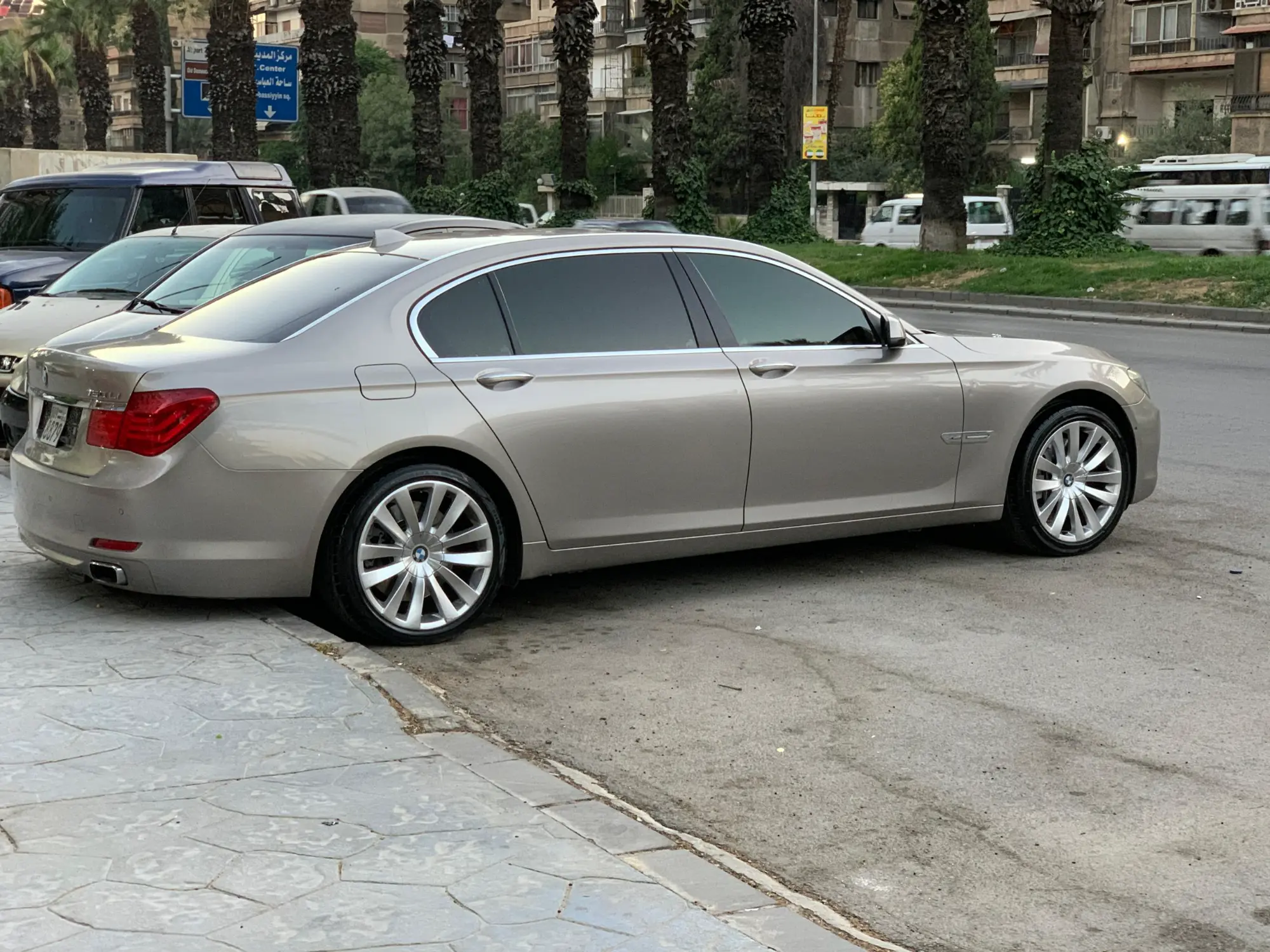 BMW750Li كاملة مسكرة 100% - صورة 1