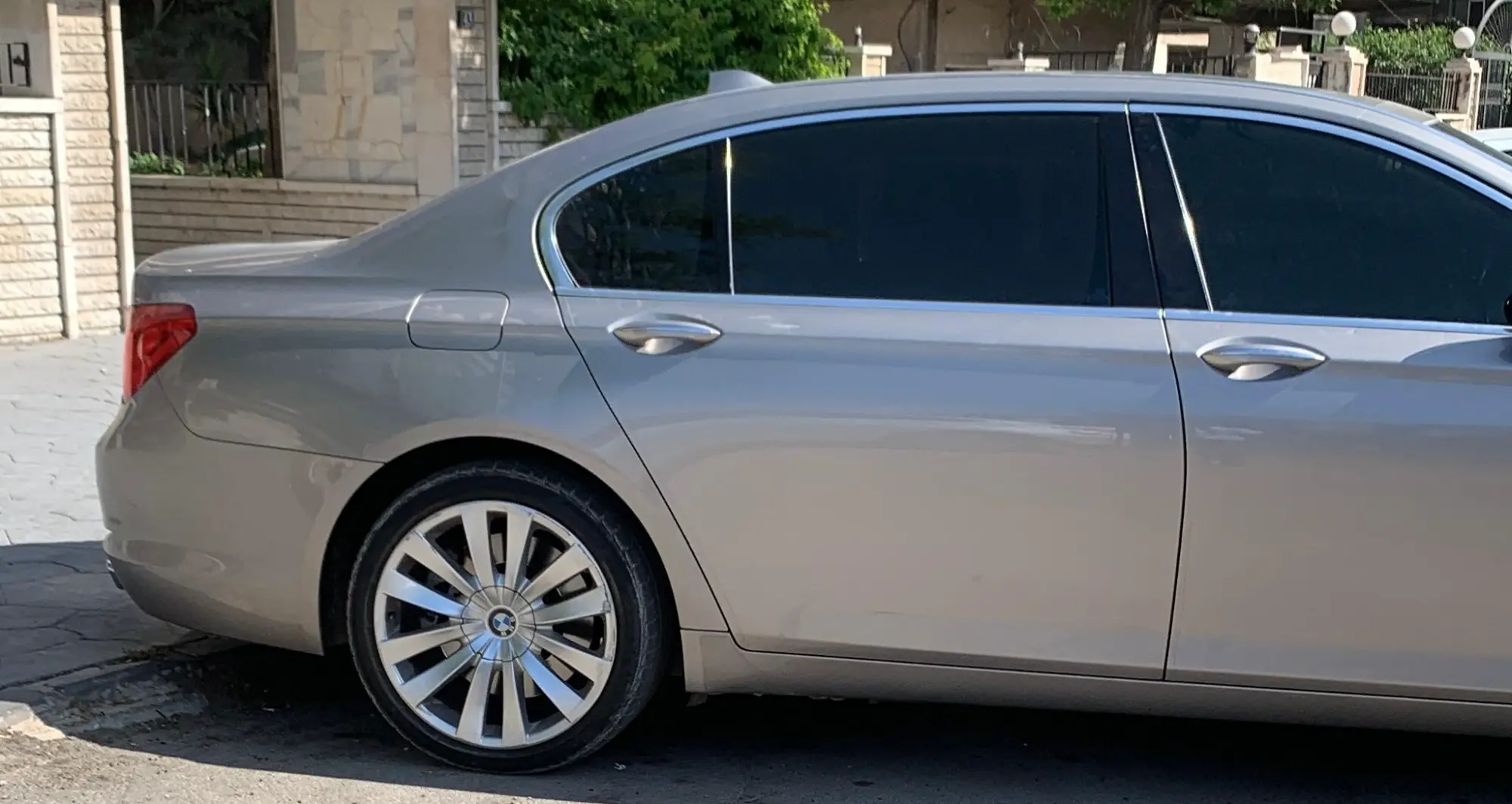 BMW750Li كاملة مسكرة 100% - صورة 5
