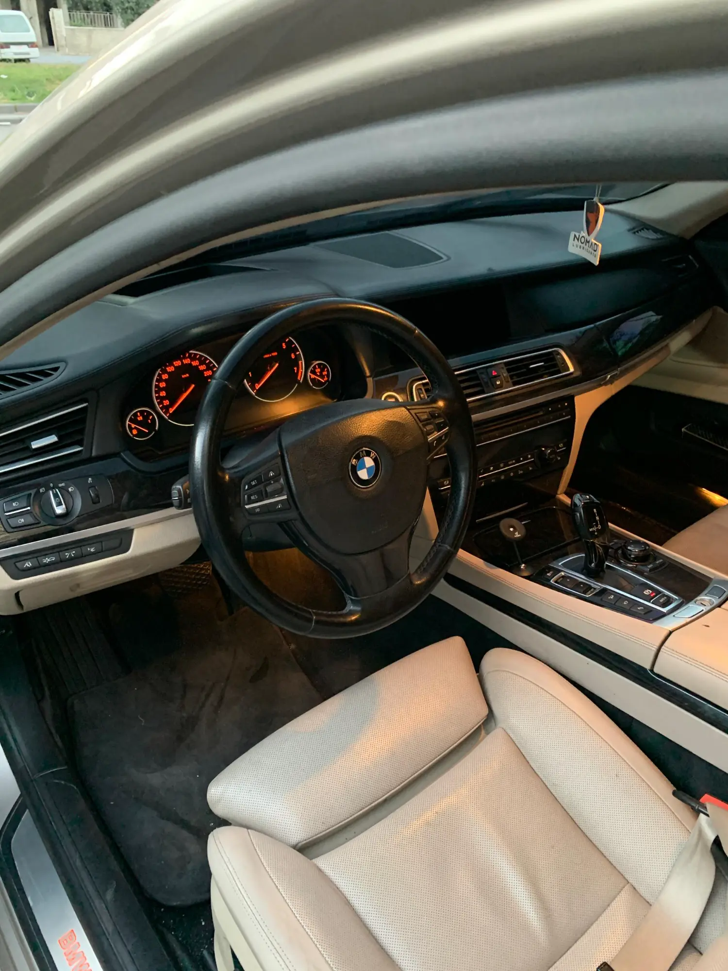 BMW750Li كاملة مسكرة 100% - صورة 9